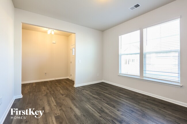 Foto del edificio - 562 Hillpark Ln