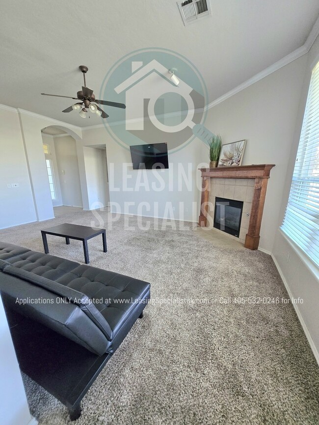 Foto del edificio - Spacious Southwest OKC 3 Bed 2 Bath Home W...