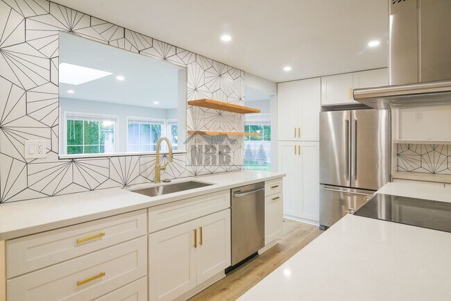 Building Photo - BRAND NEW 5 bed House in UP School District!