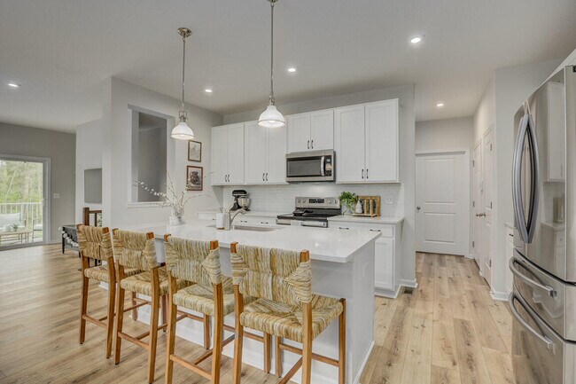 Building Photo - 688 Streamside Drive Unit L