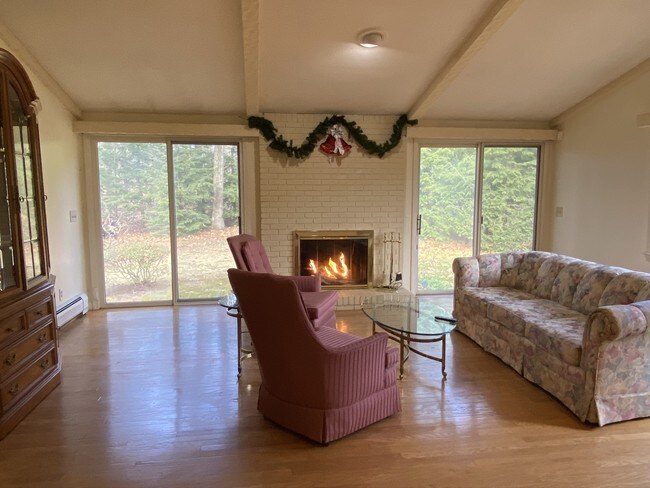 Foto del edificio - 10 W Park Dr