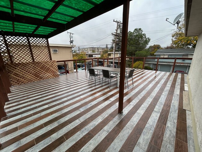 Foto del edificio - Spacious 2 bedroom 1 bathroom in the beaut...