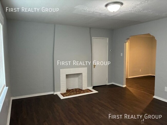 Foto del edificio - 2921 N Main St