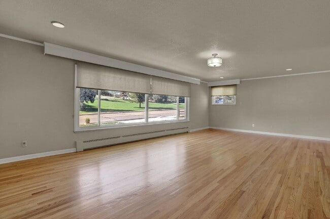 Building Photo - 1102 Skyway Blvd