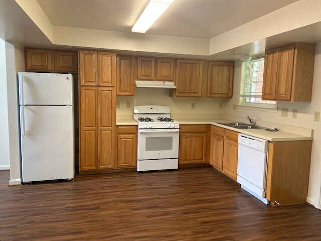 Dogue Creek Village Kitchen - 5714 Surveyor Rd