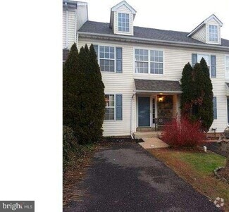 Building Photo - 4666 Louise St Claire Dr