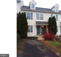 Building Photo - 4666 Louise St Claire Dr