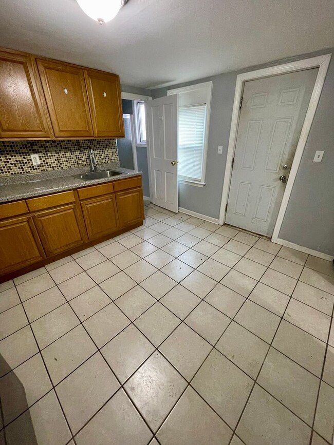 Building Photo - 44 Dudley St