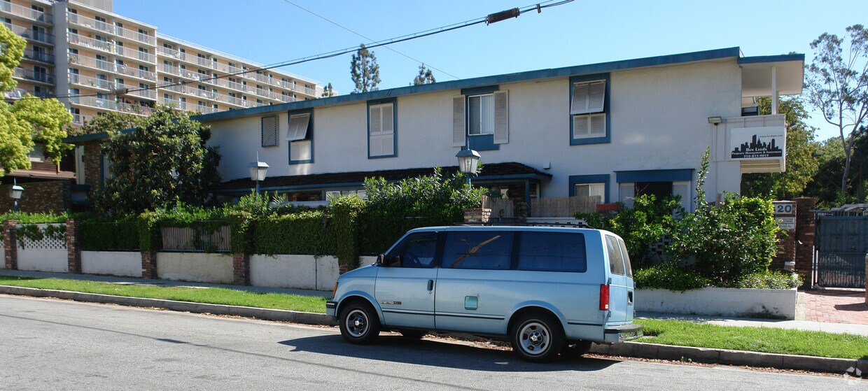 Foto del edificio - 420 N Oakland Ave