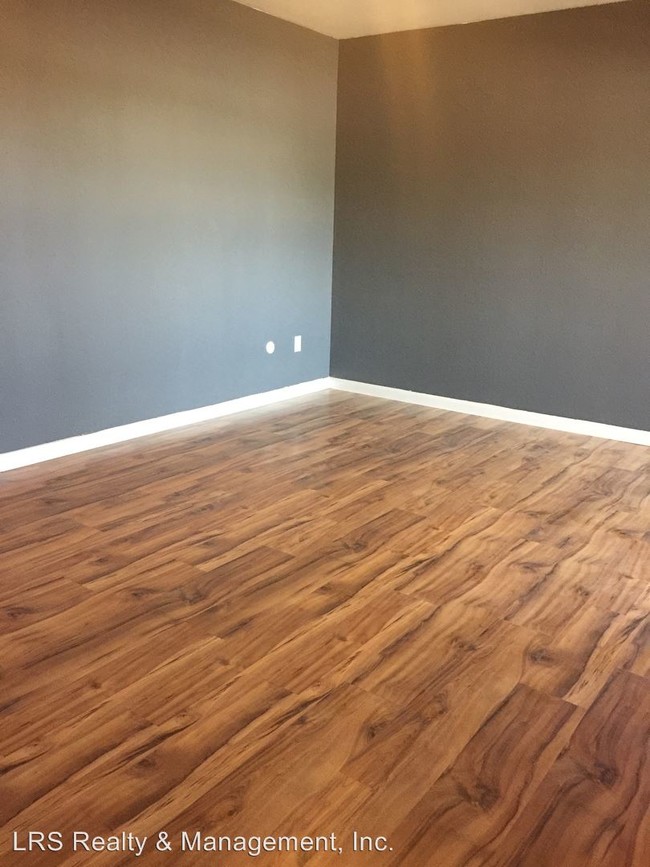 Building Photo - 4400 Parkwood Ct