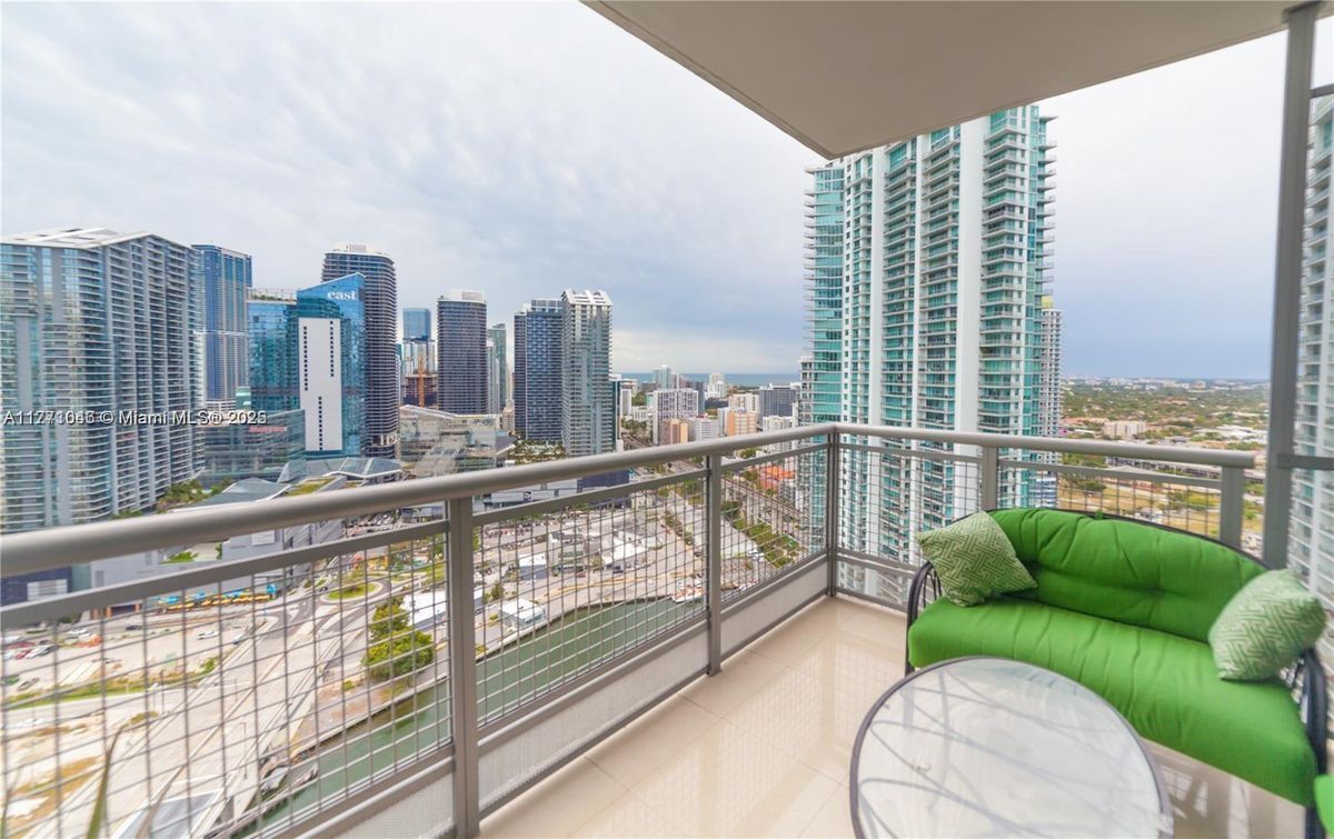 Foto principal - 350 S Miami Ave