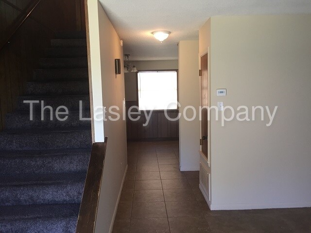Building Photo - 2213 Linda Ln