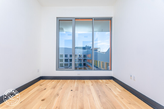 Building Photo - 10 Montieth St