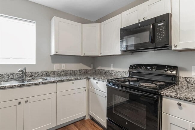 Building Photo - 3621 Mainer St