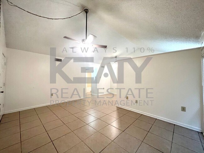 Foto del edificio - 803 Fox Run Ave