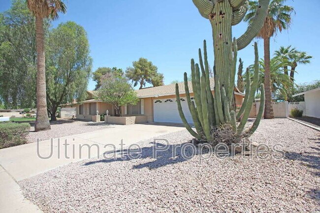 Building Photo - 8702 E Sells Dr