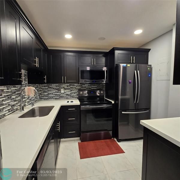 Foto del edificio - 6600 Cypress Rd