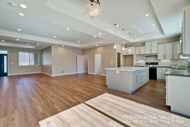 Foto del edificio - 2368 Tulip Rd