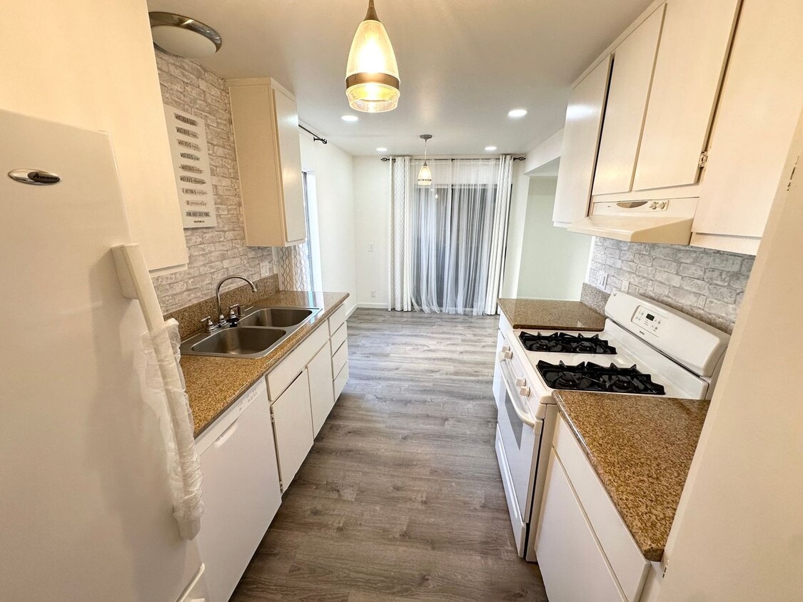 Primary Photo - $500 OFF 1ST MONTHS RENT! 1 Bedroom Home i...