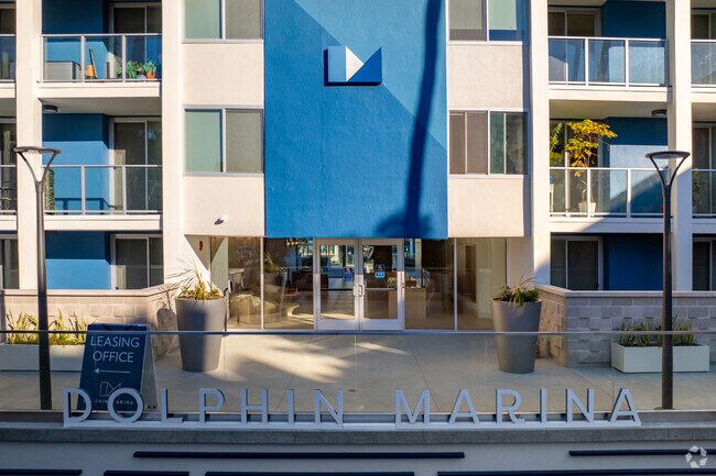 Primer plano de la entrada - Dolphin Marina Apartments