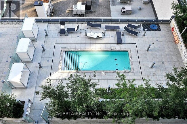 Building Photo - 324 Laurier Ave W