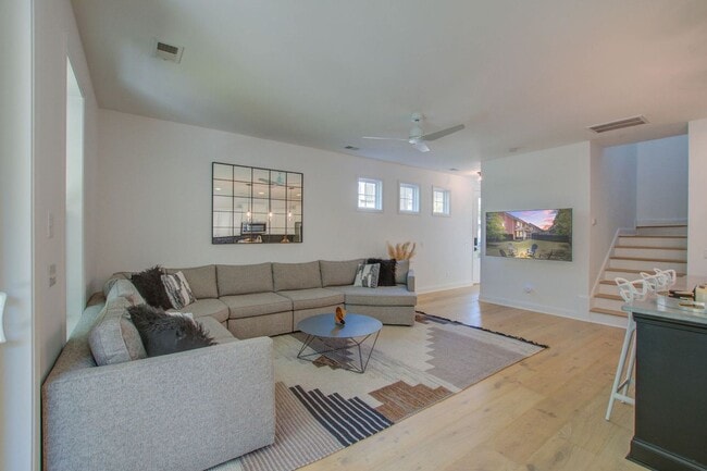 Building Photo - 4 Bedroom 2.5 Bath Townhome in Oyster Point - Mount Pleasant
