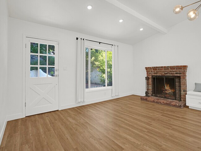 Foto del edificio - 5338 Campo Rd