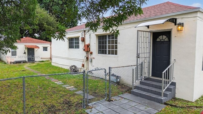 Foto del edificio - 321 NE 169th St