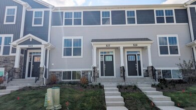 Building Photo - 527 Red Oak Cir