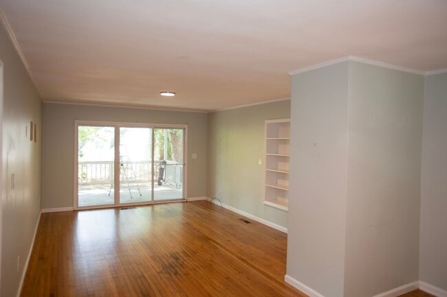 Building Photo - 230 Habersham Way