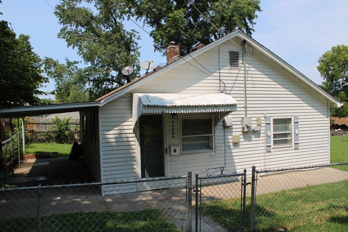 Foto principal - 2bed 1 bath in Independence off Chrysler