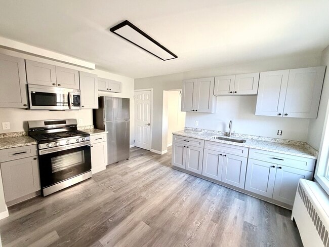 Building Photo - 526 Selfridge St