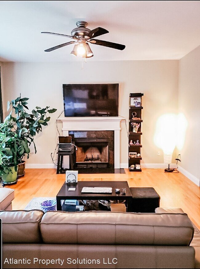 Building Photo - 3 br, 2.5 bath House - 15 Cinnamon Ln