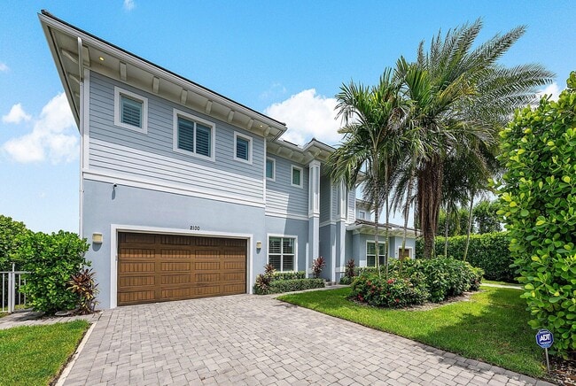 Building Photo - 2100 Notre Dame Dr