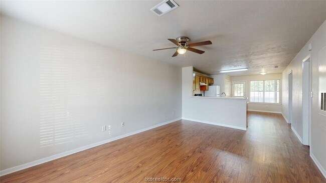 Building Photo - 1513 Hollow Hill Dr