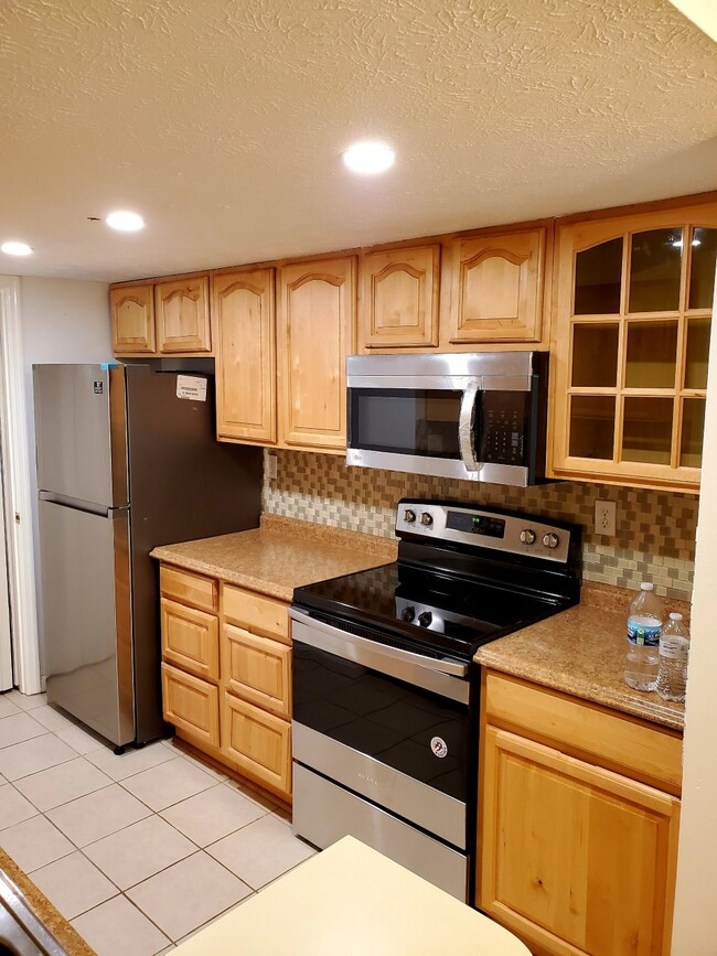 10555 Montgomery Rd Unit 8, Montgomery, OH 45242 Condo for Rent in