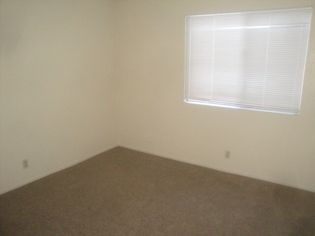 Foto del edificio - Downstairs Two Bedroom in Santa Maria