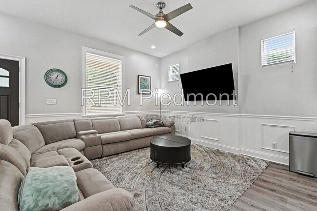 Foto del edificio - 1356 Chambers Ave