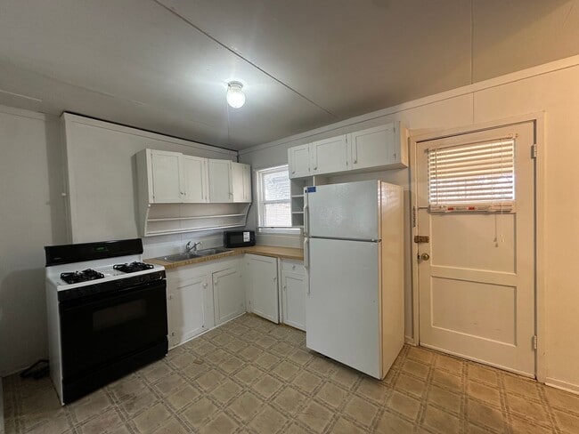 Foto del edificio - 1 Bedroom 1 Bathroom Duplex for rent in Aztec