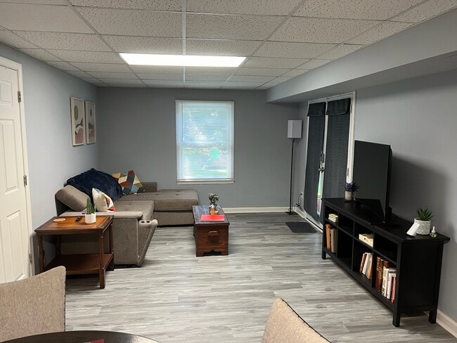 Building Photo - 2013 Addison Rd NE