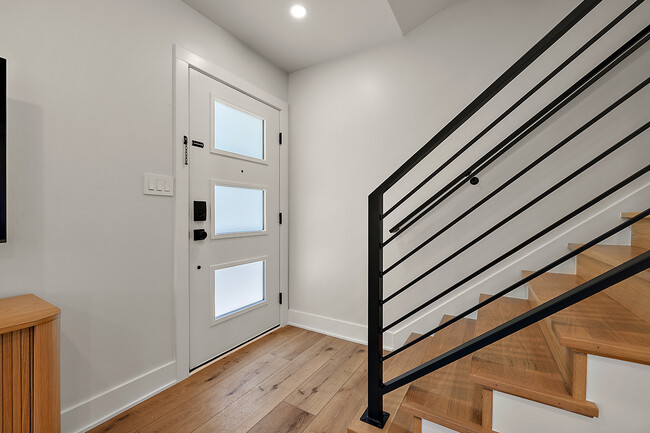 Building Photo - 629 Brooks St