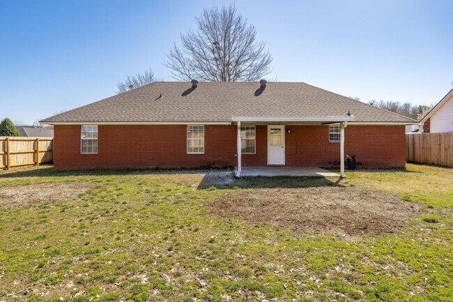 Building Photo - Newly Remodeled Beautiful 3 Bedroom Home