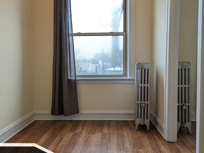 Foto del edificio - 2536 N Sawyer Ave