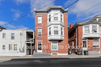 Building Photo - 207 N Mulberry St