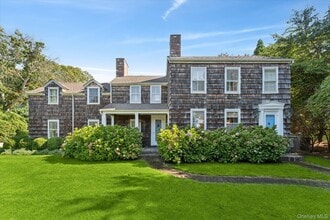 Building Photo - 20 Quogue St