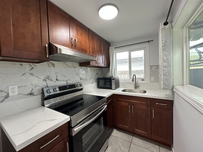 Building Photo - 99-741 Hulumanu St