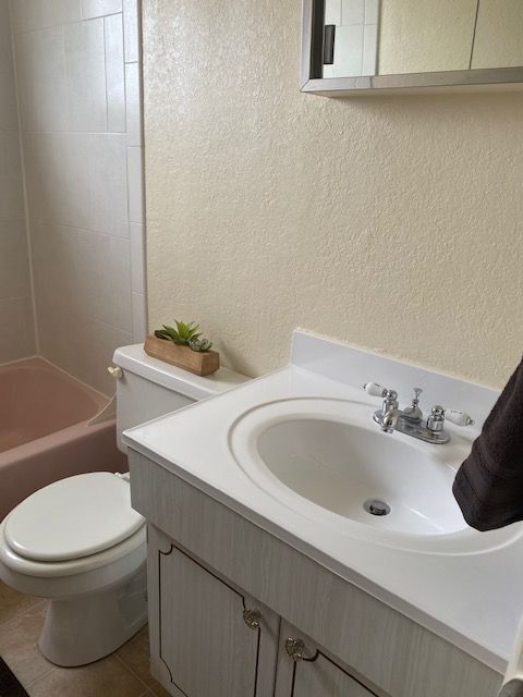 Foto del edificio - 3445 S Downing St