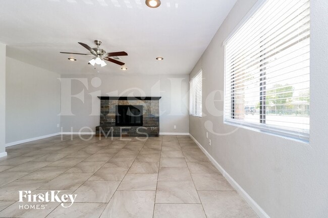 Building Photo - 806 E El Caminito Dr