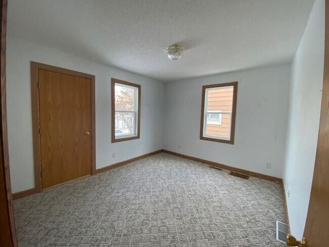 Foto del edificio - Spacious| Pet Friendly| Garage