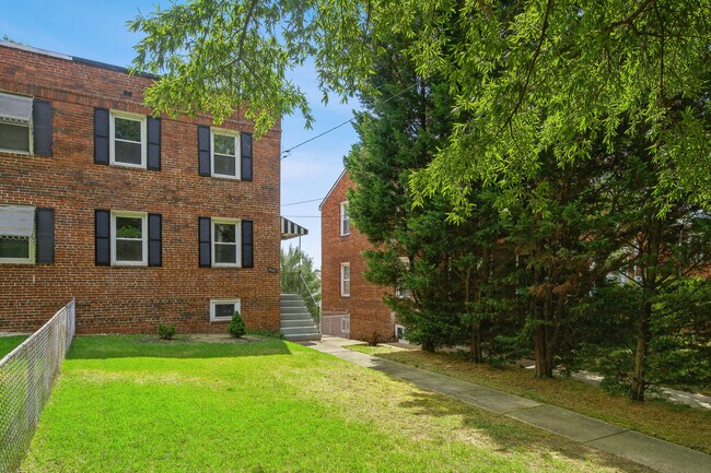 Foto del edificio - 5053 11th St NE